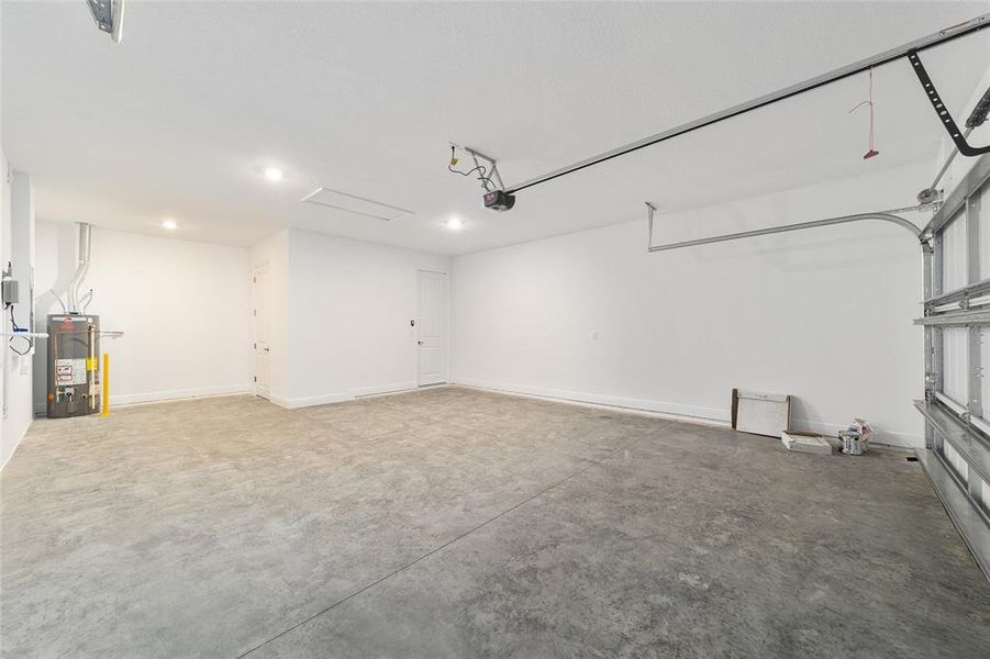 Spacious, unfurnished interior of a new home in , Ocala (Image 40).