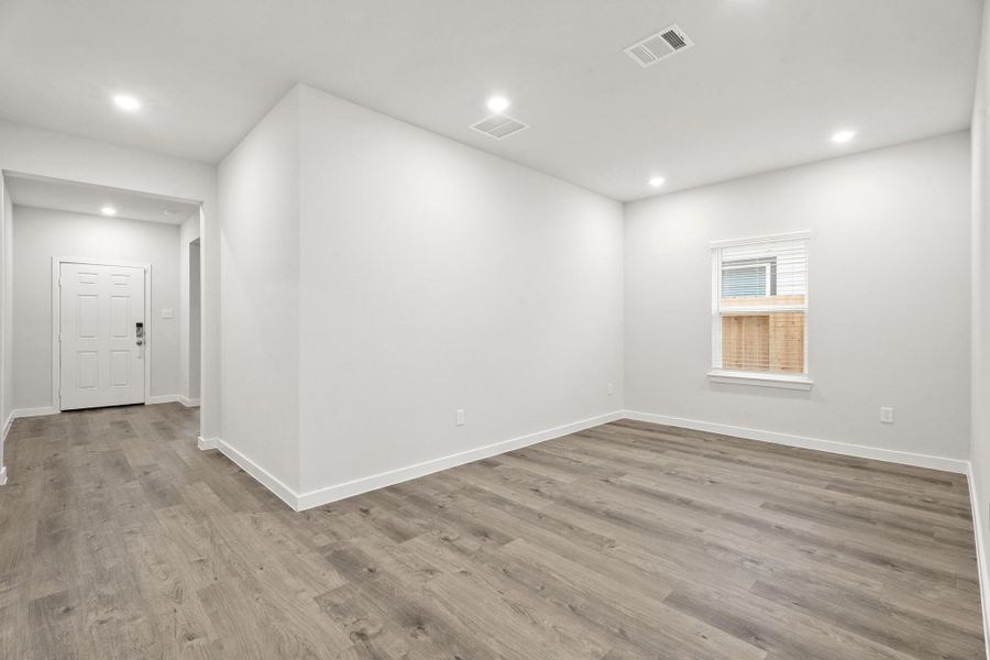 Spacious, unfurnished interior of a new home in Trails at Woodhaven, La Marque (Image 20).