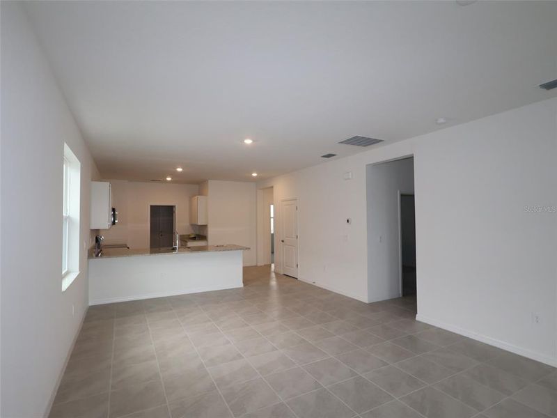 Spacious, unfurnished interior of a new home in Southpointe, Palmetto (Image 8). Spacious, unfurnished interior of a new home in Southpointe, Palmetto (Image 8).