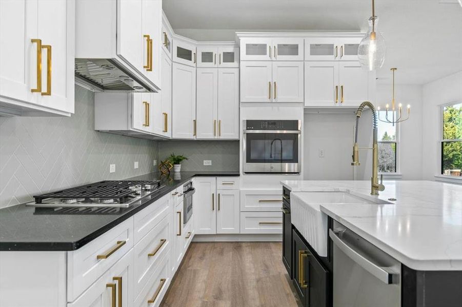 Lovely kitchen with gas cooktop, stainless steel appliances