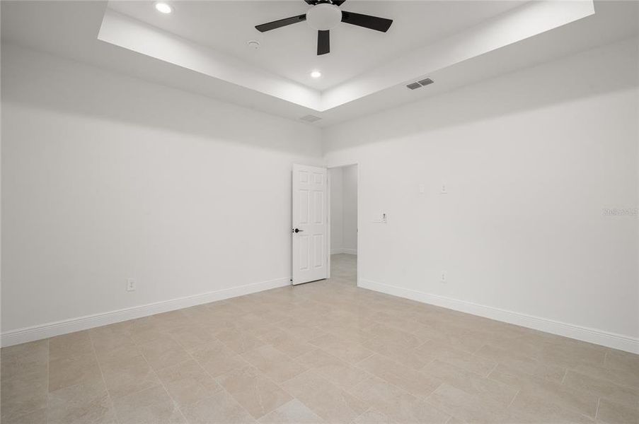 Spacious, unfurnished interior of a new home in , Orange City (Image 41).