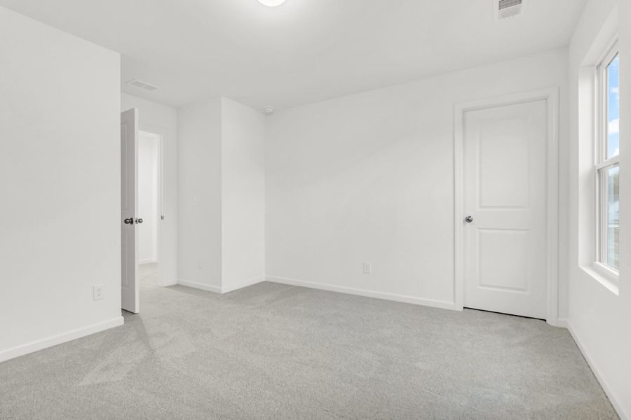 Spacious, unfurnished interior of a new home in Homecoming, Ravenel (Image 18).