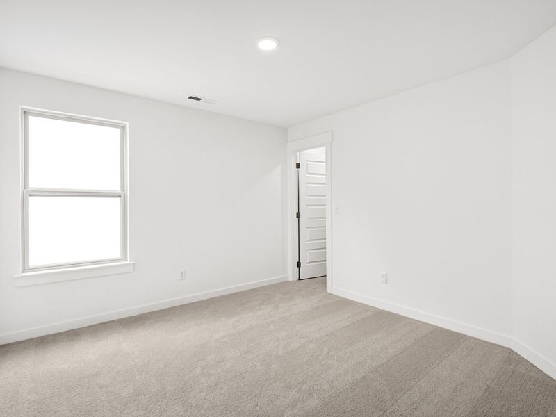 Spacious, unfurnished interior of a new home in Woods Crossing, Gallatin (Image 64).