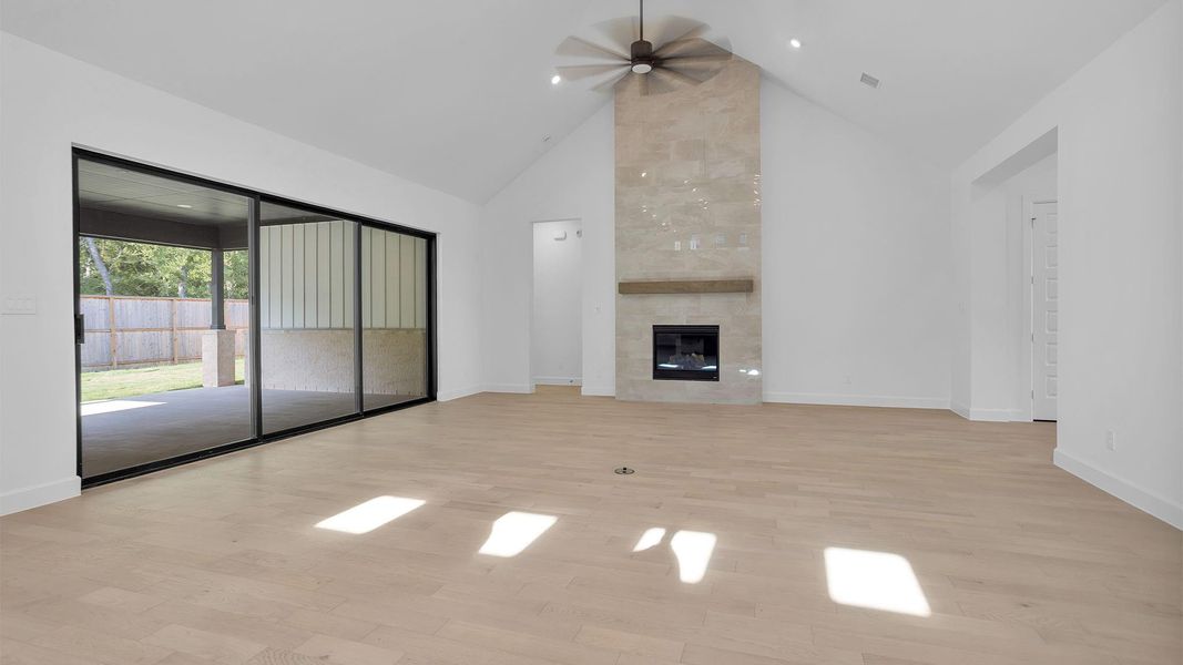 Spacious, unfurnished interior of a new home in Fulshear Lakes 80', Fulshear (Image 12).