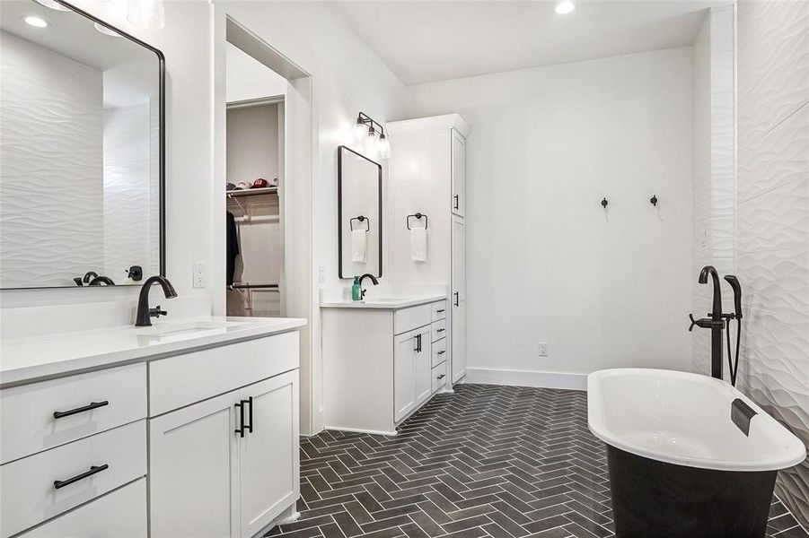 Furnished interior view inside a new home in , Northlake (Image 20).