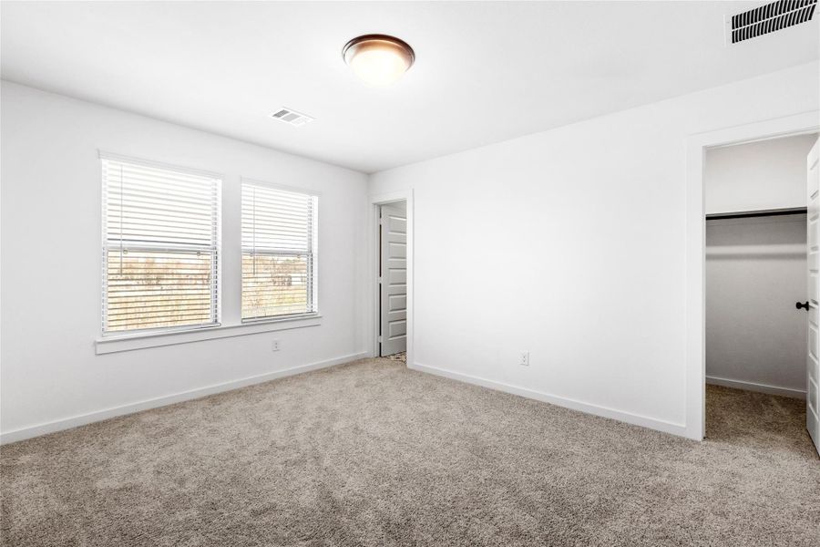 Spacious, unfurnished interior of a new home in Kendall Lakes, Alvin (Image 21).