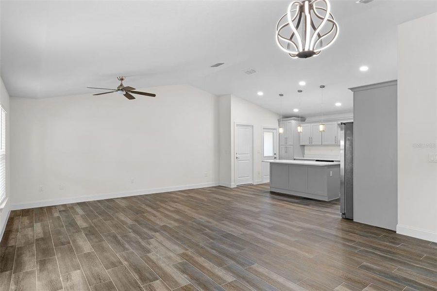 Spacious, unfurnished interior of a new home in , St. Petersburg (Image 22).