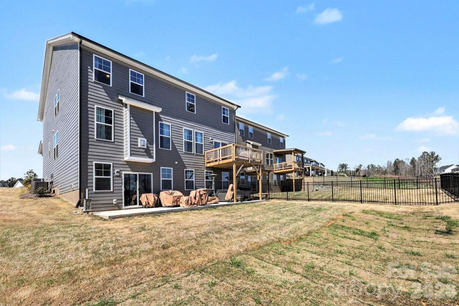 Exterior details and patio area of a home in Lakeside Glen, York (Image 27).