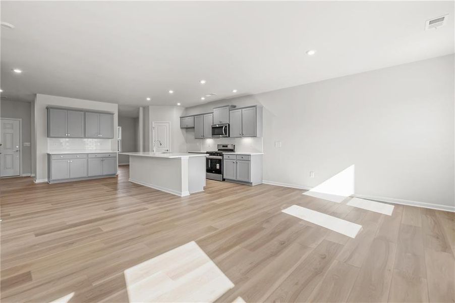 Spacious, unfurnished interior of a new home in Anderson Point, McDonough (Image 18).