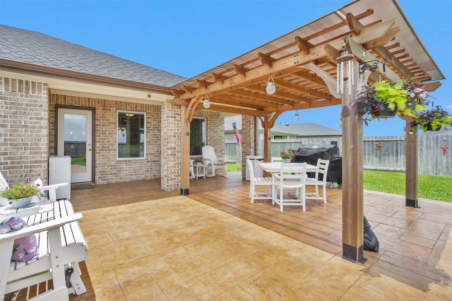 Exterior details and patio area of a home in Central Park, Texas City (Image 3).