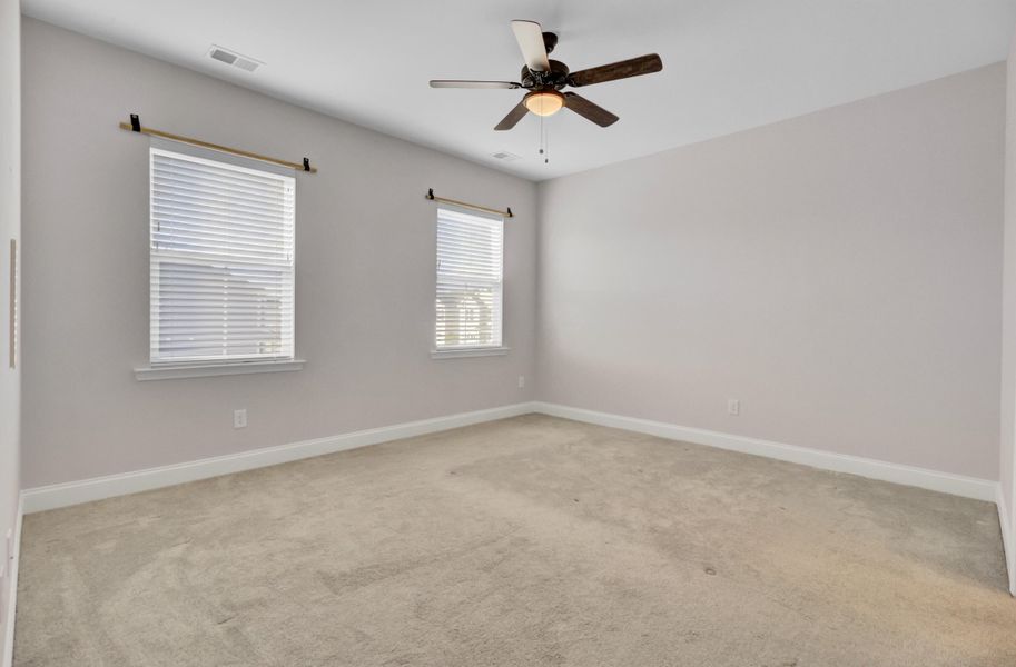 Spacious, unfurnished interior of a new home in , Goose Creek (Image 19).
