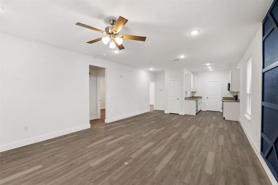 Spacious, unfurnished interior of a new home in , Malakoff (Image 7). Spacious, unfurnished interior of a new home in , Malakoff (Image 7).