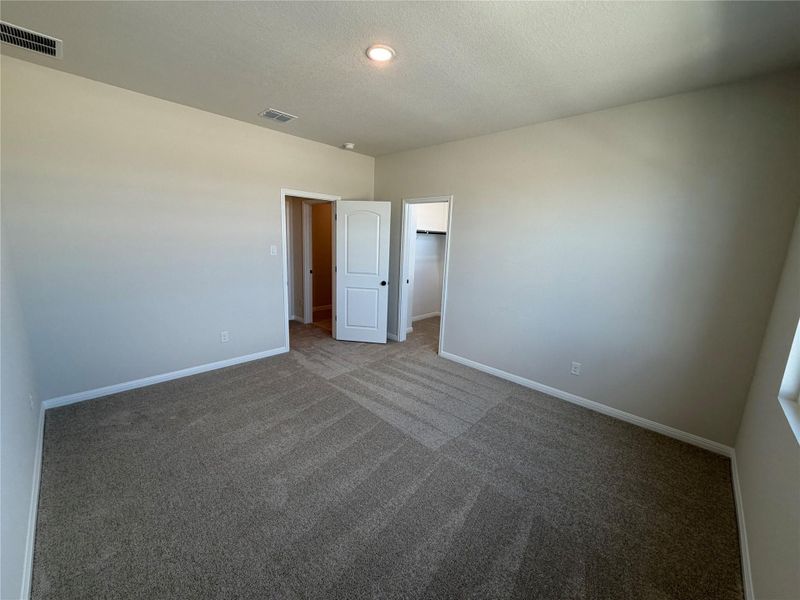Spacious, unfurnished interior of a new home in Lariat, Liberty Hill (Image 22).