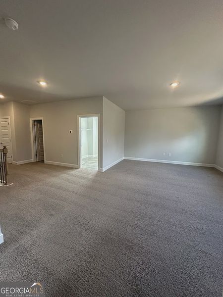 Spacious, unfurnished interior of a new home in Mirror Lake at South Harbour, Villa Rica (Image 16).