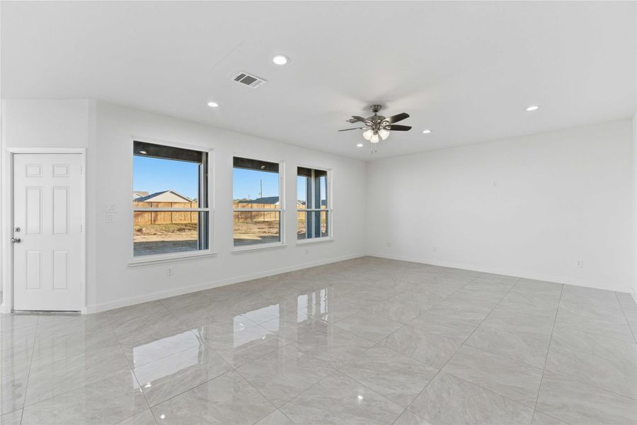 Spacious, unfurnished interior of a new home in , Conroe (Image 22).