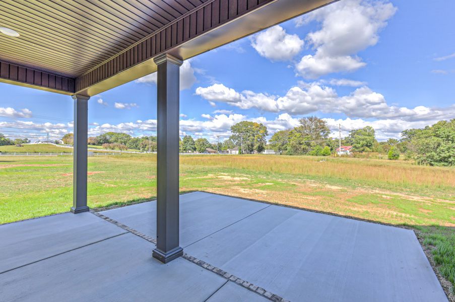 Exterior details and patio area of a home in Collin's Place, Decherd (Image 4).