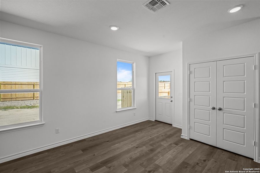 Spacious, unfurnished interior of a new home in Davis Ranch, San Antonio (Image 20).