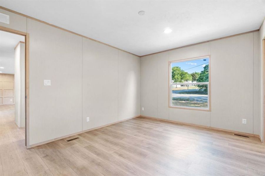 Spacious, unfurnished interior of a new home in , Granbury (Image 23).