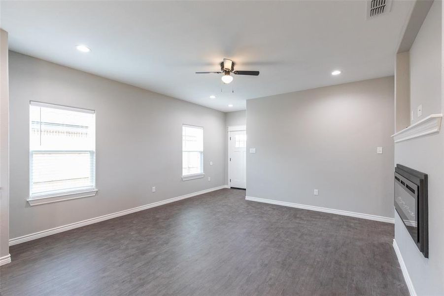 Spacious, unfurnished interior of a new home in , Abilene (Image 14).