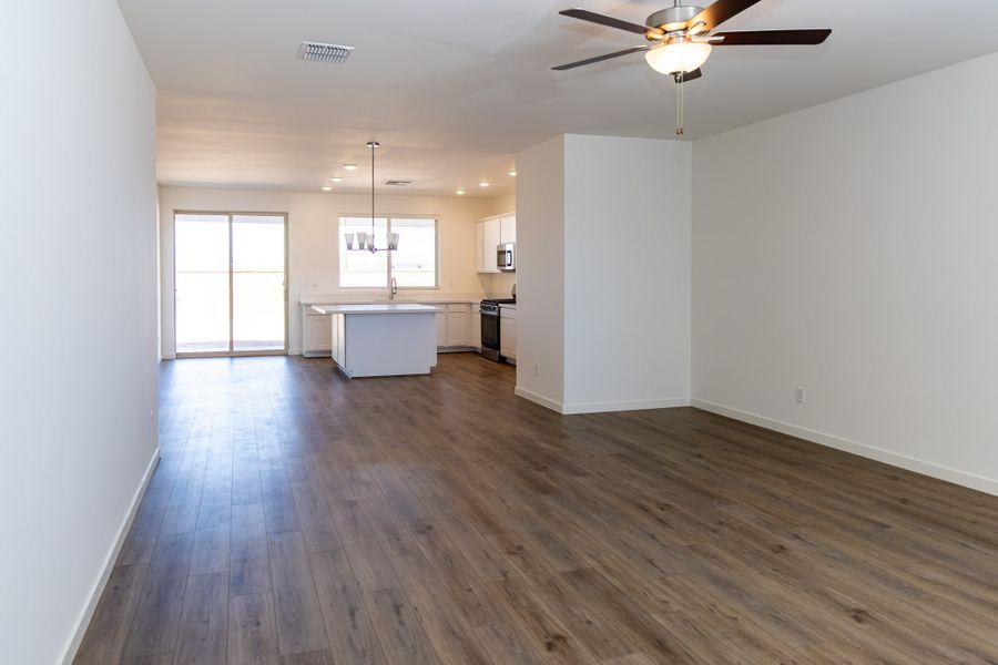 Spacious, unfurnished interior of a new home in Rancho Mirage, Maricopa (Image 31). Spacious, unfurnished interior of a new home in Rancho Mirage, Maricopa (Image 31).