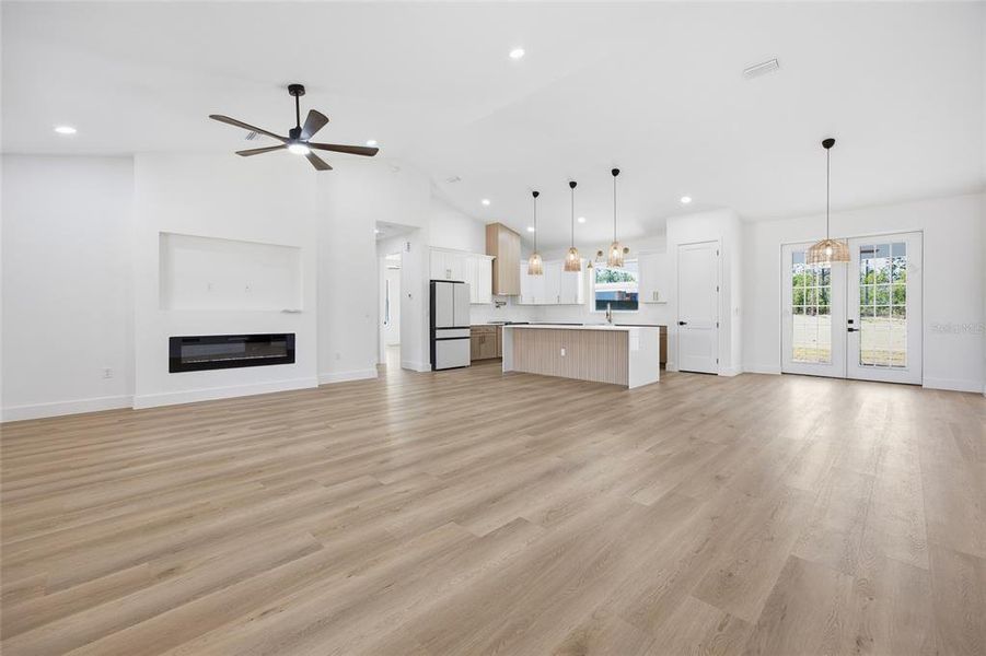 Spacious, unfurnished interior of a new home in , Dunnellon (Image 20).