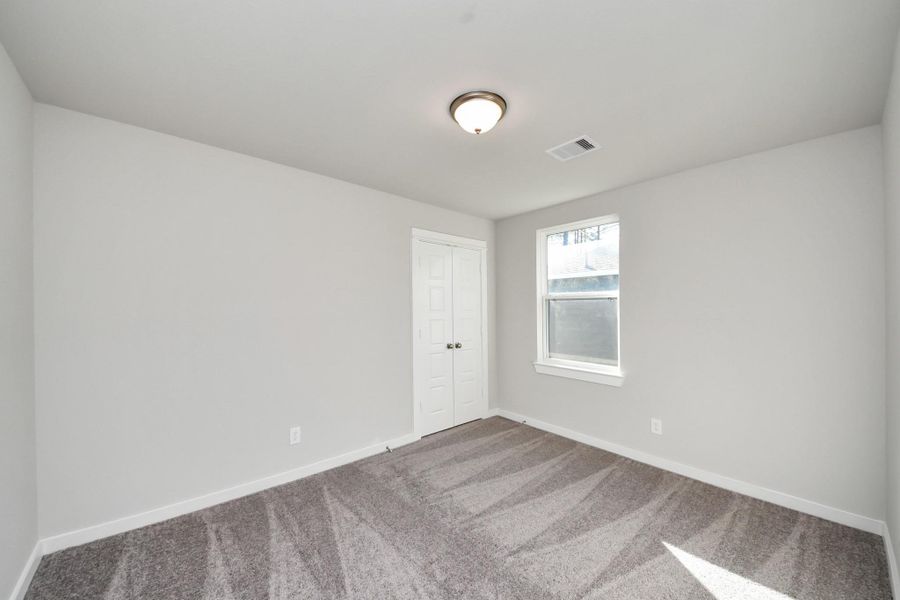 Spacious, unfurnished interior of a new home in Santa Fe, Cleveland (Image 30).