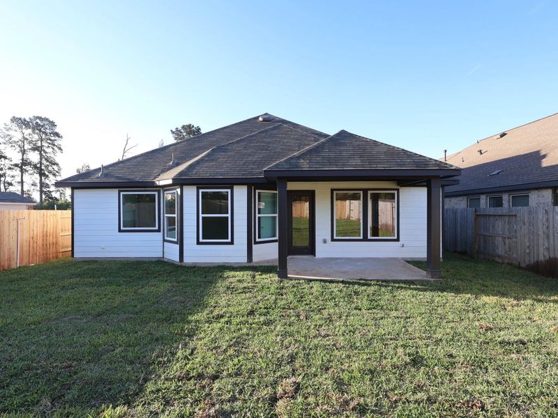 Exterior details and patio area of a home in Moran Ranch, Willis (Image 4).