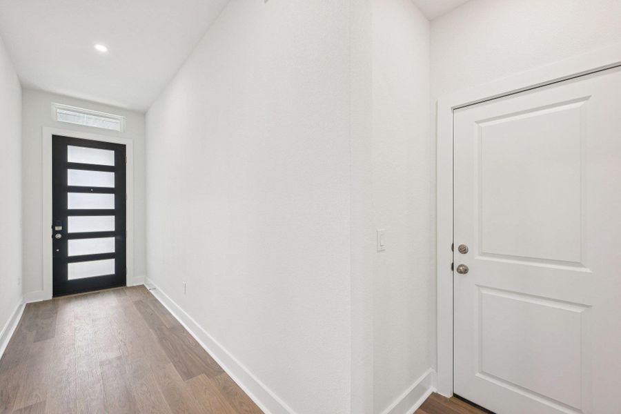 Spacious, unfurnished interior of a new home in Persimmon, Buda (Image 12).