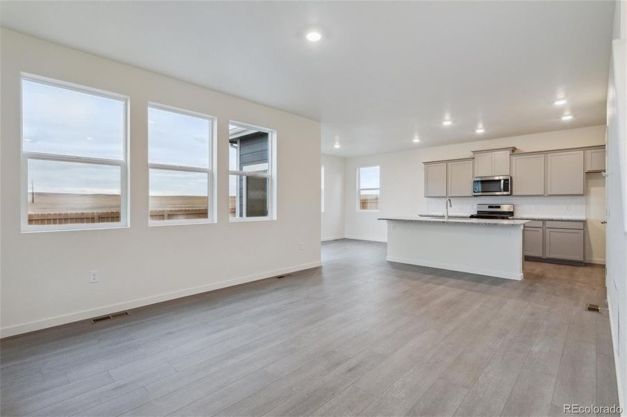 Spacious, unfurnished interior of a new home in The Ridge at Lorson Ranch, Colorado Springs (Image 28).