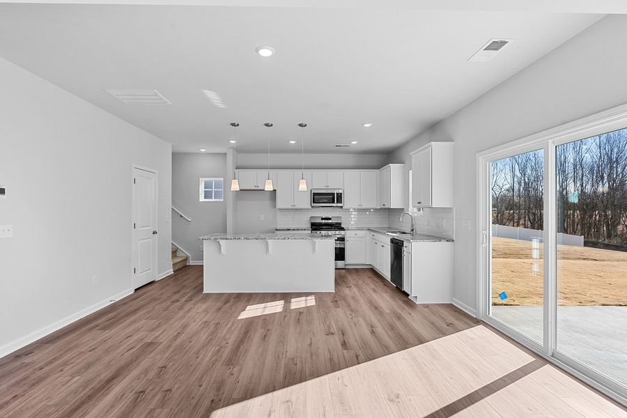 Spacious, unfurnished interior of a new home in Fieldstone, Lexington (Image 24).