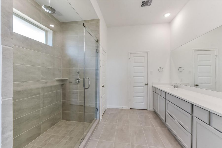 Furnished interior view inside a new home in River Ranch Meadows, Dayton (Image 15).