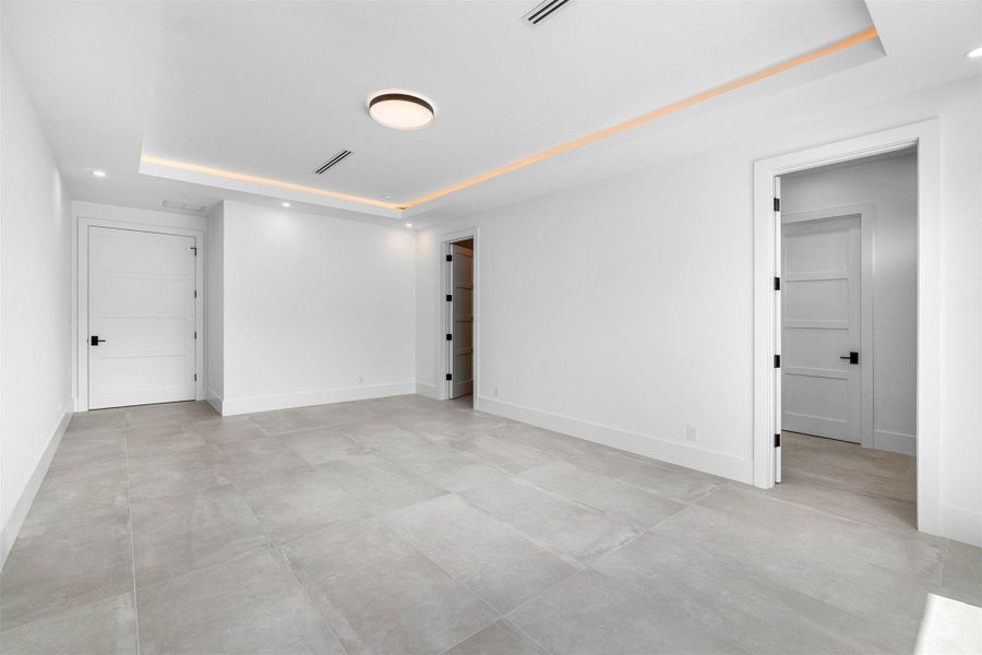Spacious, unfurnished interior of a new home in , Pompano Beach (Image 24).