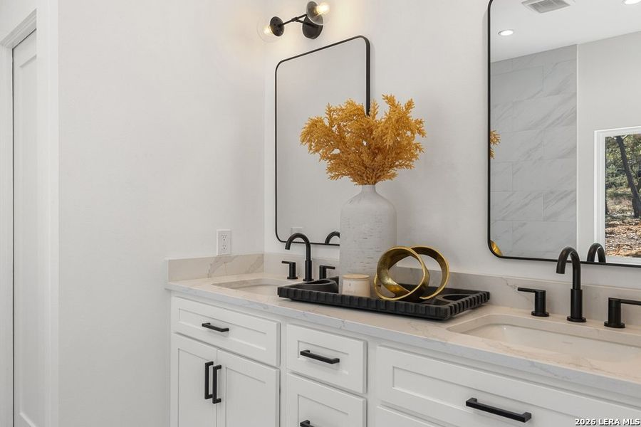 Close-up of interior finishes inside a home in , Blanco (Image 19).