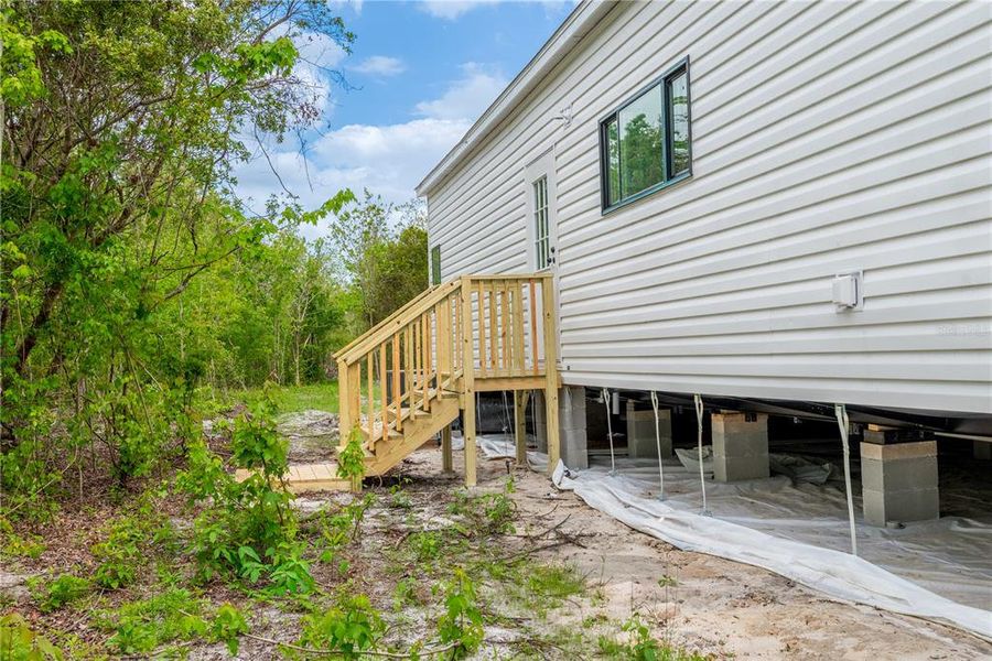 Exterior details and patio area of a home in , Starke (Image 23).
