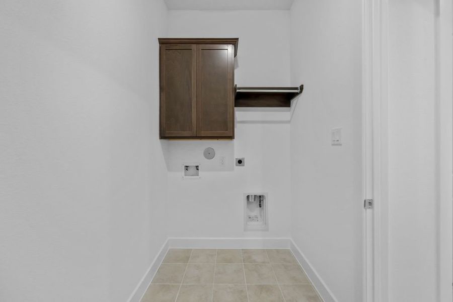 Spacious, unfurnished interior of a new home in Avalon at Friendswood 70s, Friendswood (Image 35).