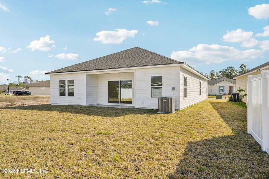 Exterior details and patio area of a home in Panther Creek, Jacksonville (Image 4).