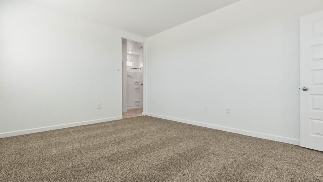 Spacious, unfurnished interior of a new home in Entrada Del Oro, Gold Canyon (Image 18).