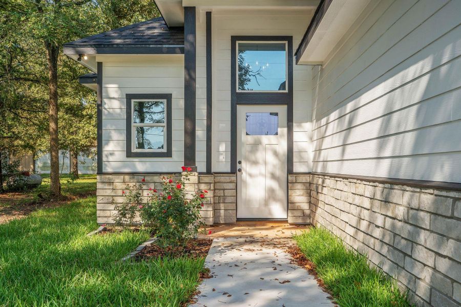 Front exterior of a new home in , Willis, TX, highlighting curb appeal (Image 25). Front exterior of a new home in , Willis, TX, highlighting curb appeal (Image 25).
