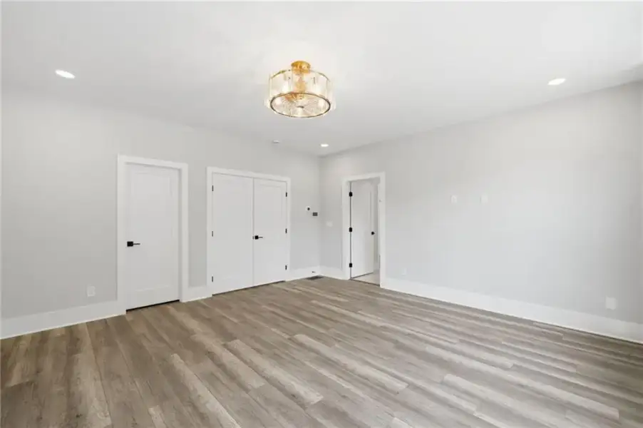 Spacious, unfurnished interior of a new home in , Roswell (Image 60).