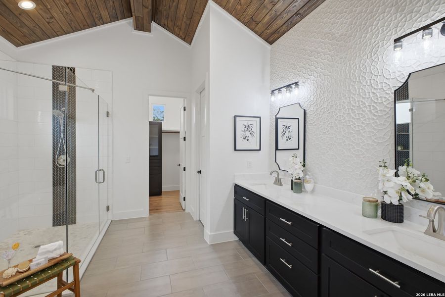 Furnished interior view inside a new home in , Blanco (Image 17).