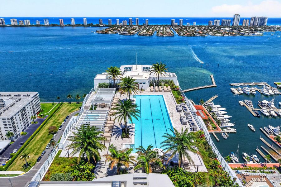 Amenities roof top pool