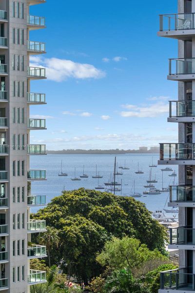 Condo located in Miami, FL showcasing its design and architecture (Image 22).