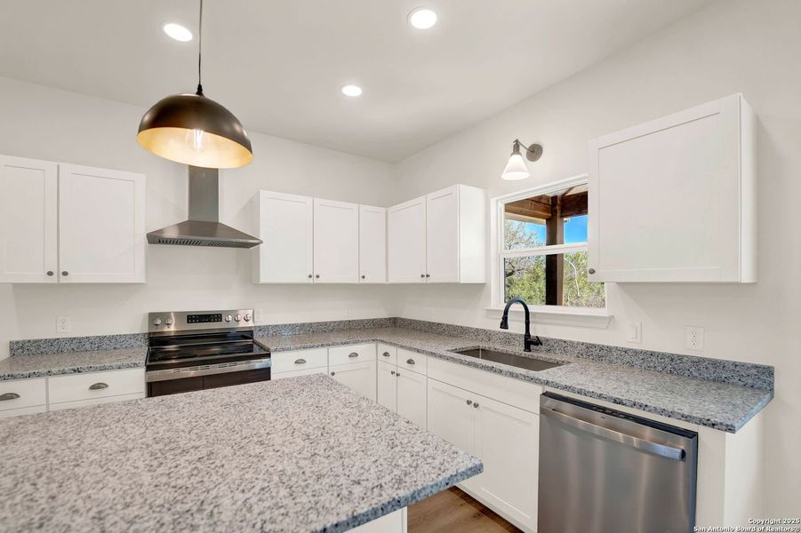Furnished interior view inside a new home in , Hondo (Image 10).