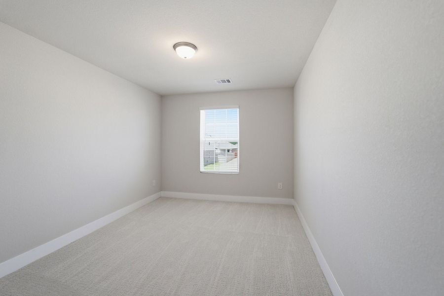 Spacious, unfurnished interior of a new home in Sunfield, Buda (Image 58).