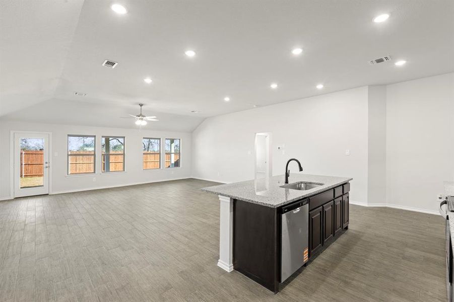 11. 7816 Kingfisher - Kitchen (4)