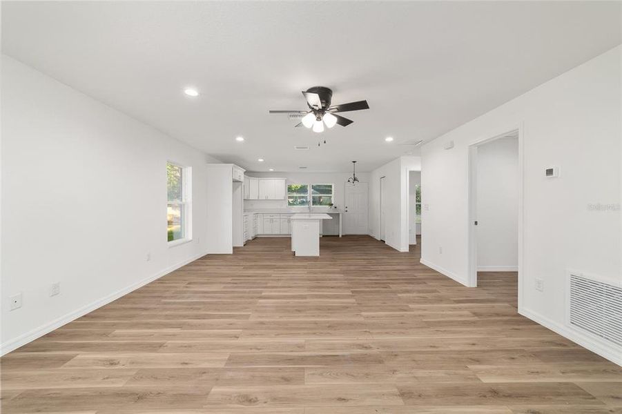 Spacious, unfurnished interior of a new home in , Belleview (Image 20).