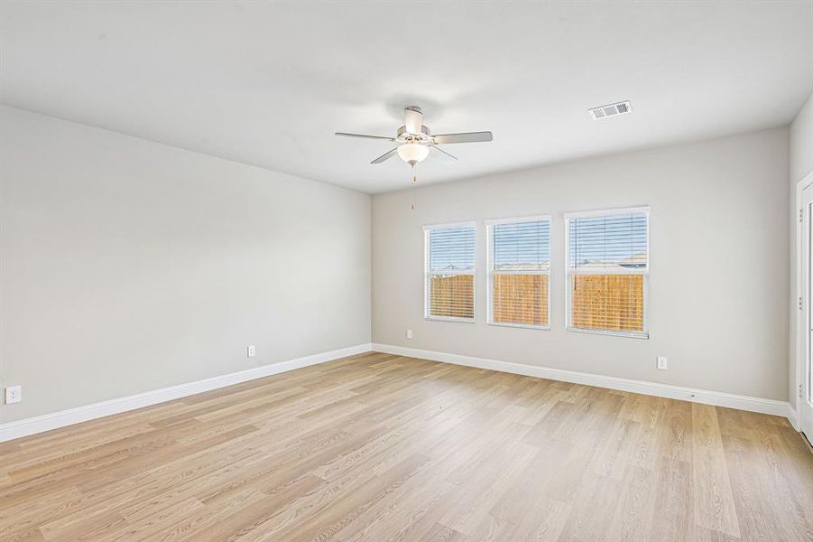 Spacious, unfurnished interior of a new home in Tesoro at Chisholm Trail Ranch, Crowley (Image 28).