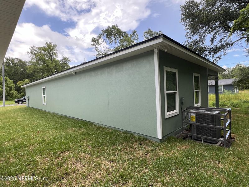 Exterior details and patio area of a home in , Jacksonville (Image 3).