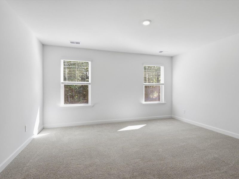 Spacious, unfurnished interior of a new home in Courts at Brook Run, Moncks Corner (Image 13).