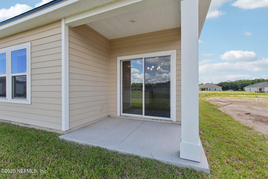 Exterior details and patio area of a home in Panther Creek, Jacksonville (Image 3).